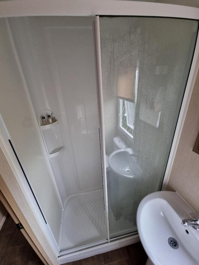 Willow-Static Caravan On Holiday Park Near Margate, Kent Hotel Birchington-on-Sea Bagian luar foto