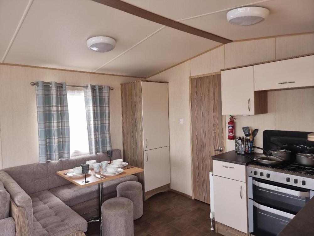 Willow-Static Caravan On Holiday Park Near Margate, Kent Hotel Birchington-on-Sea Bagian luar foto