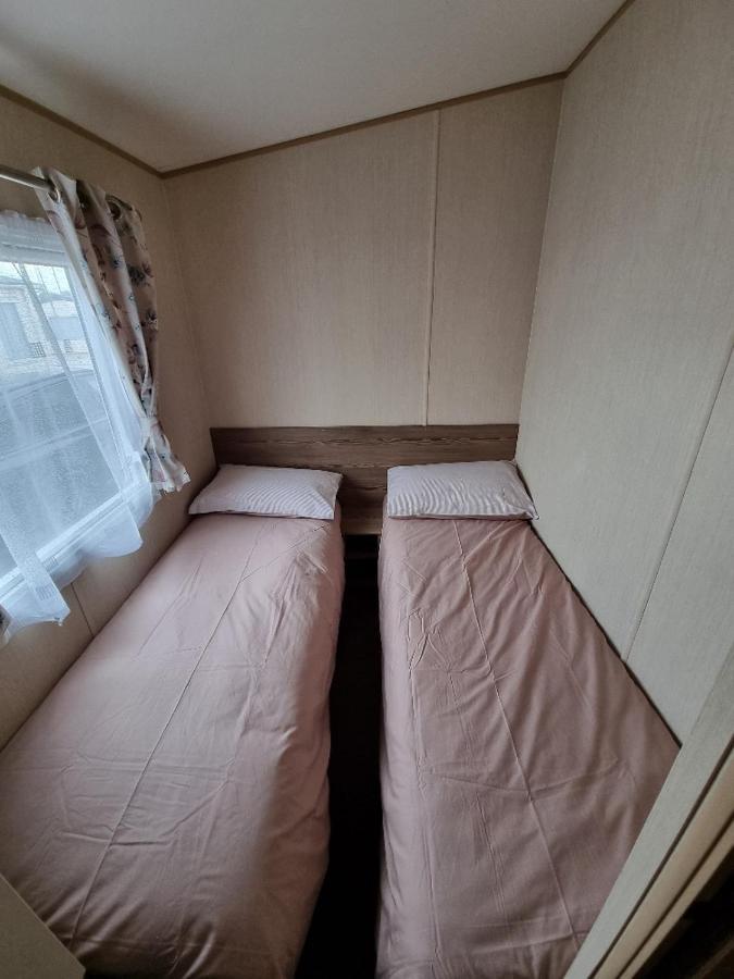 Willow-Static Caravan On Holiday Park Near Margate, Kent Hotel Birchington-on-Sea Bagian luar foto