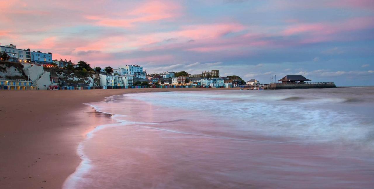 Willow-Static Caravan On Holiday Park Near Margate, Kent Hotel Birchington-on-Sea Bagian luar foto